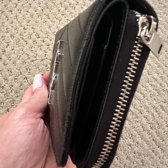 CASSANDRE MATELASSÉ COMPACT ZIP AROUND WALLET IN GRAIN DE POUDRE LEATHER - Picture 4 of 14